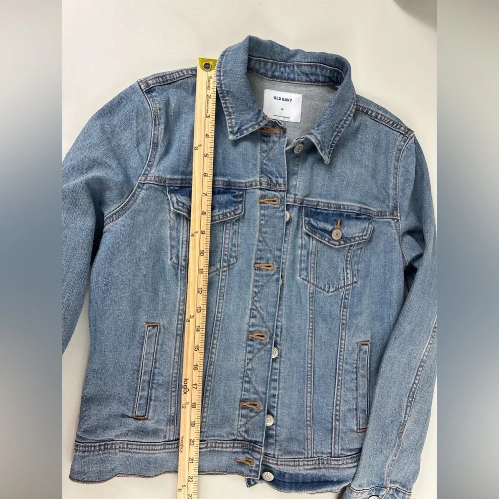 NWT Old Navy Denim Jacket Womens Sz M Blue Jeans Trucker Light Wash - Picture 6 of 8